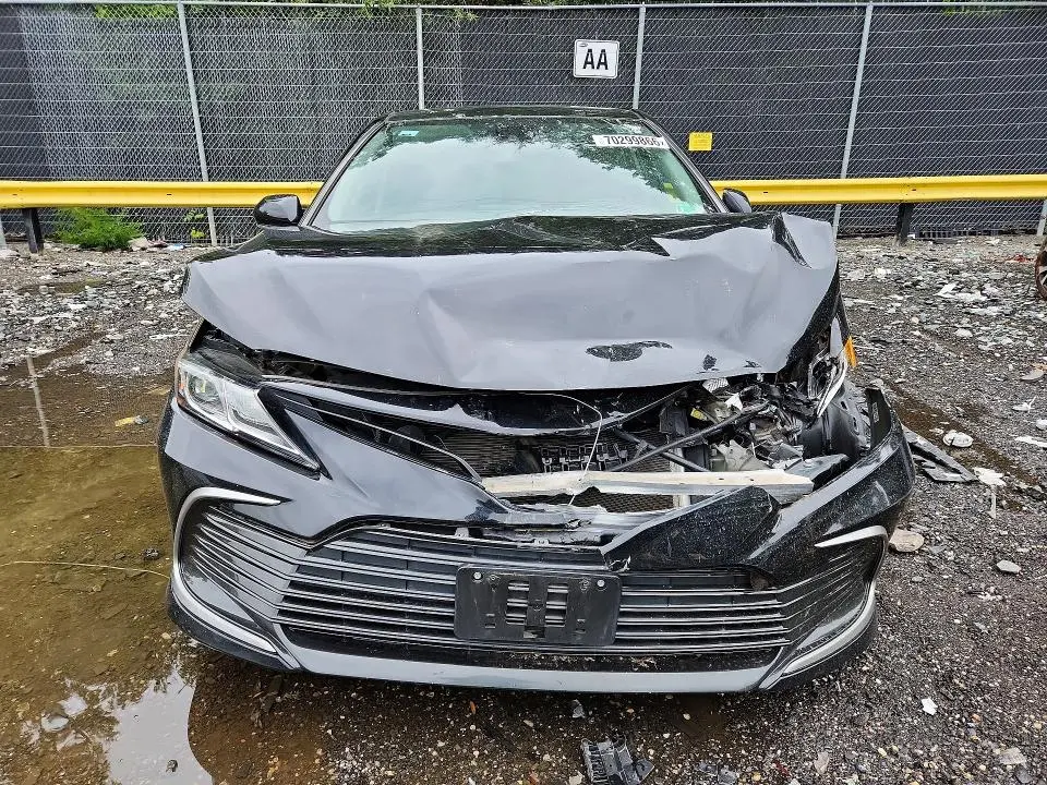 2021 TOYOTA CAMRY LE  