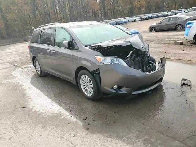 2016 TOYOTA SIENNA XLE