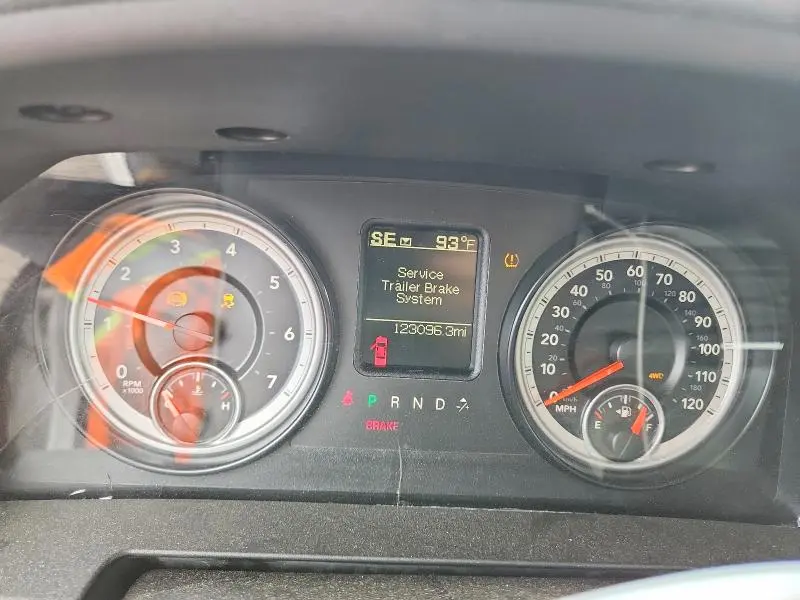 2016 RAM 1500 SLT  