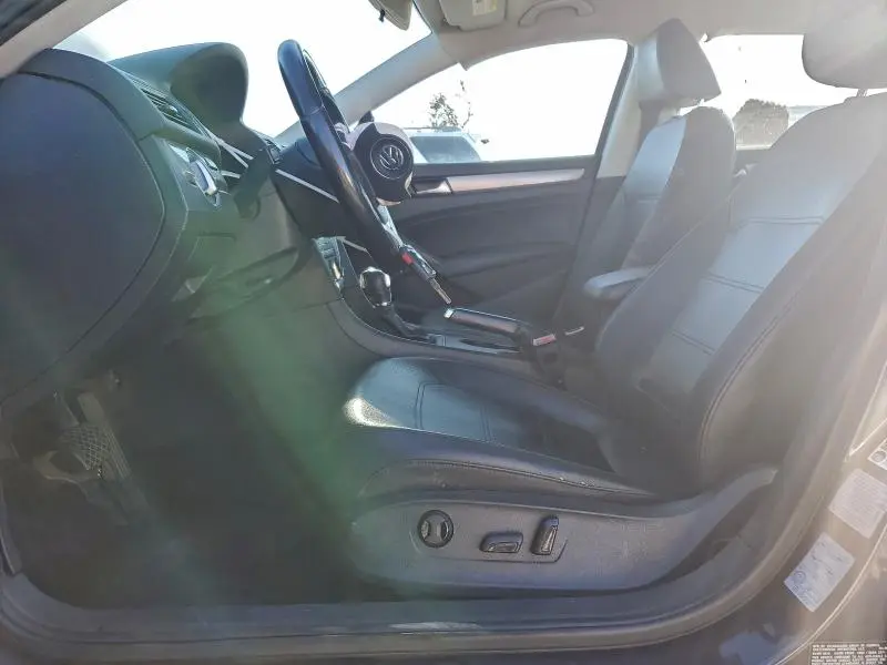 2015 VOLKSWAGEN PASSAT S  