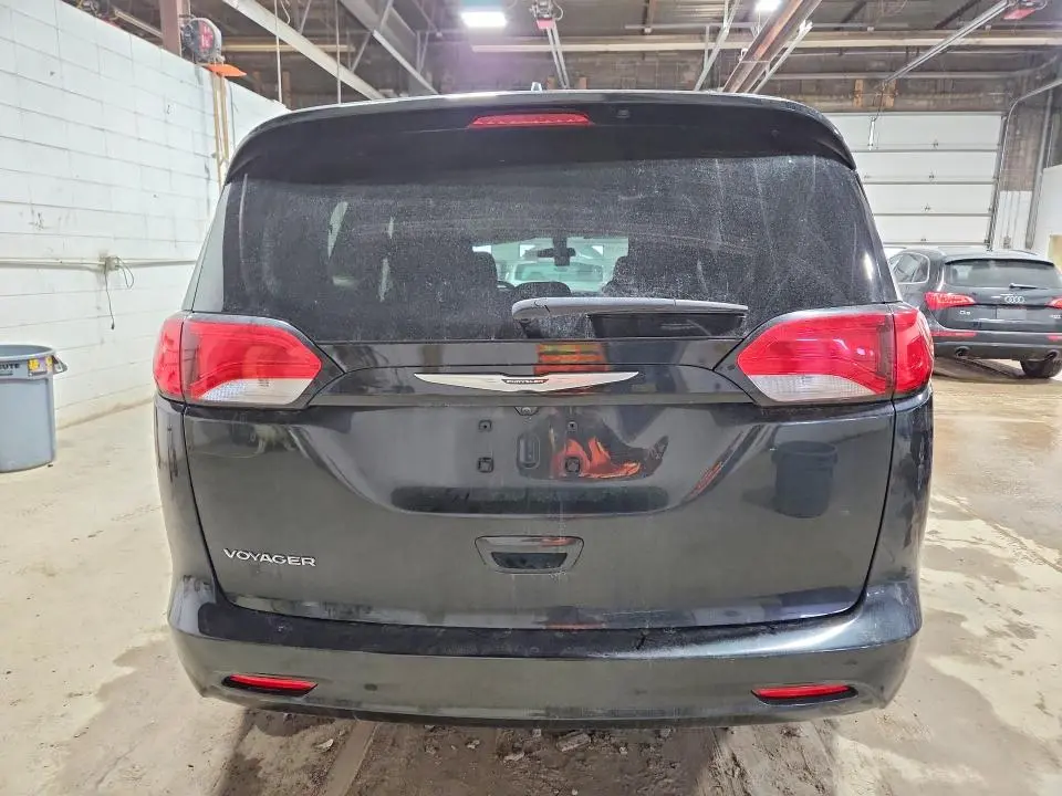 2022 CHRYSLER VOYAGER LX  