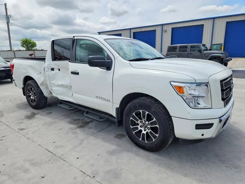 2023 NISSAN TITAN SV  