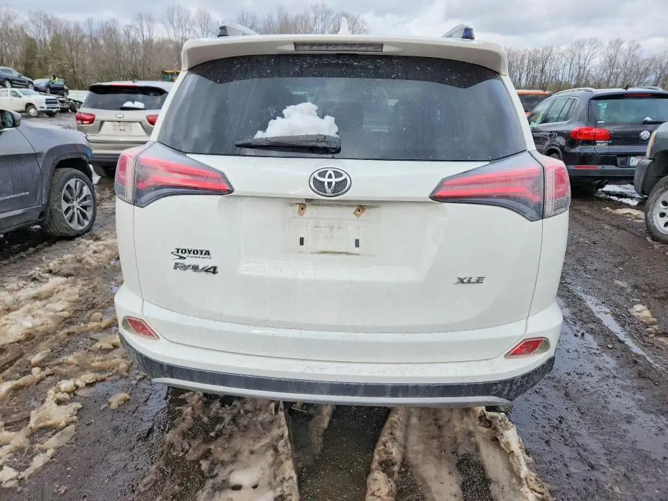 2016 TOYOTA RAV4 XLE  