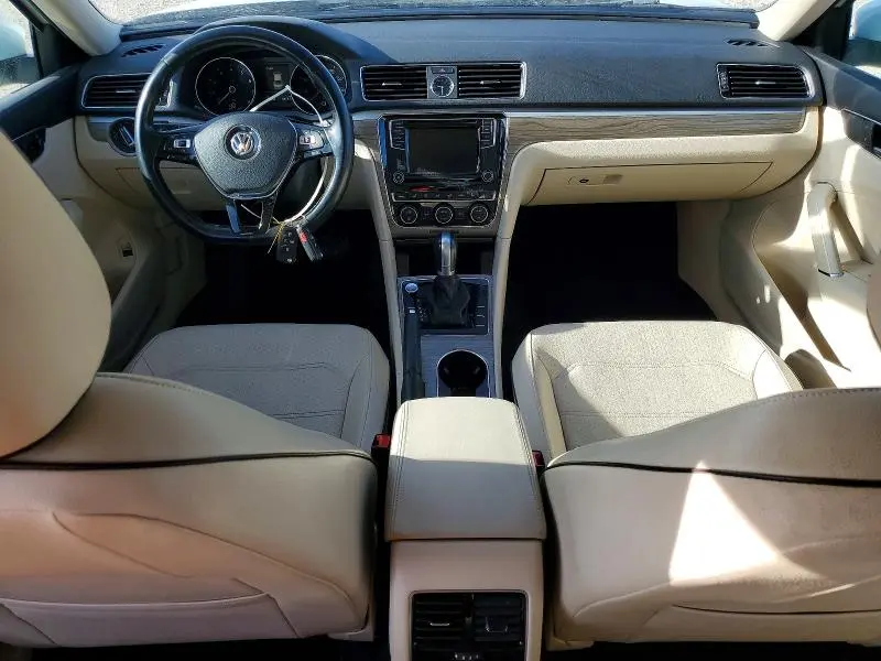 2017 VOLKSWAGEN PASSAT SE  