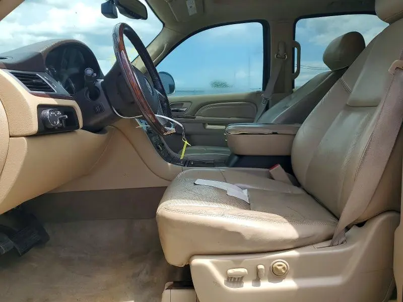 2010 CADILLAC ESCALADE LUXURY  