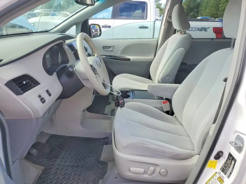 2012 TOYOTA SIENNA LE  