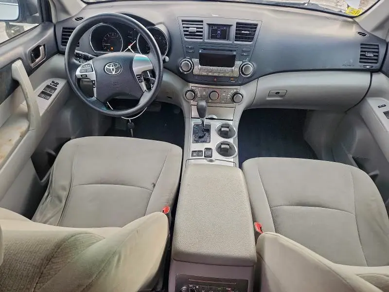 2011 TOYOTA HIGHLANDER BASE  