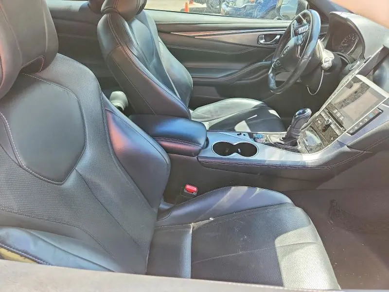 2021 INFINITI Q60 LUXE  