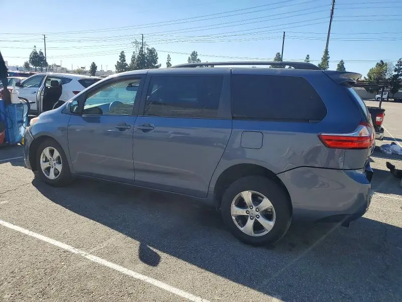 2016 TOYOTA SIENNA LE  