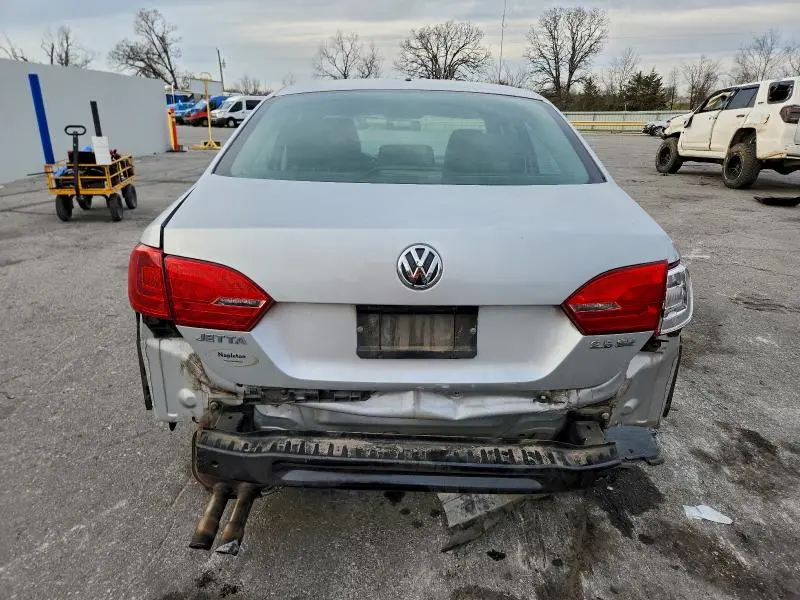 2013 VOLKSWAGEN JETTA SE  