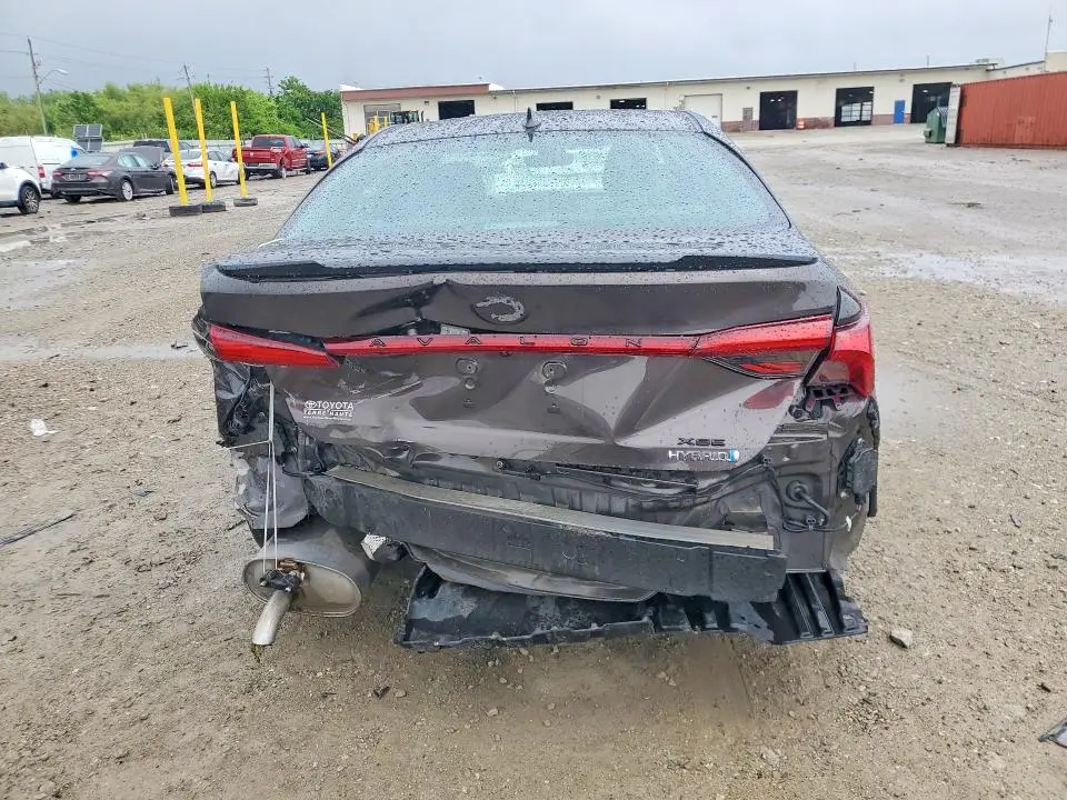 2020 TOYOTA AVALON XSE  
