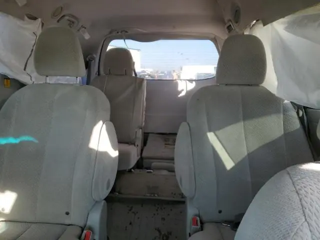 2013 TOYOTA SIENNA LE  