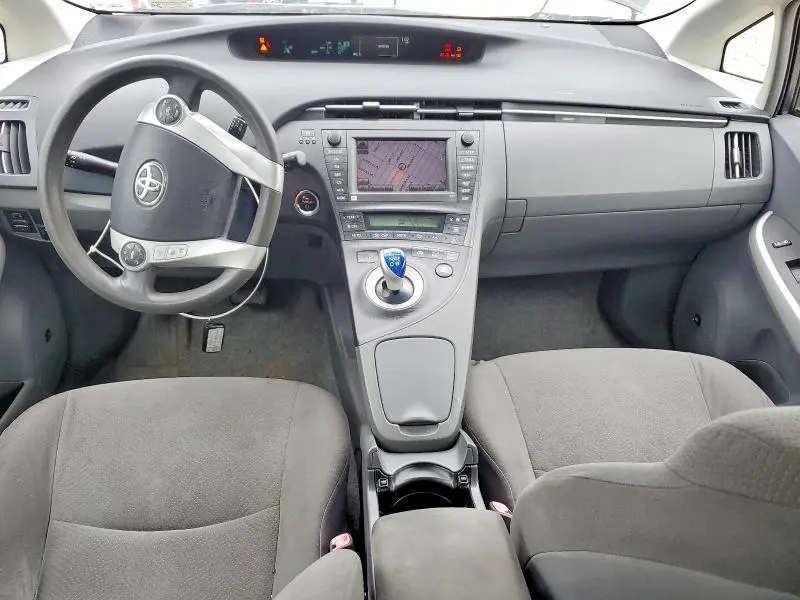2010 TOYOTA PRIUS III  