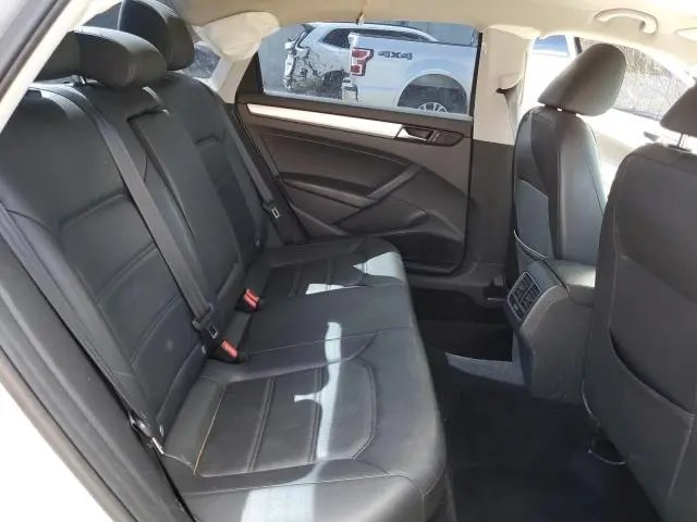 2013 VOLKSWAGEN PASSAT SE  