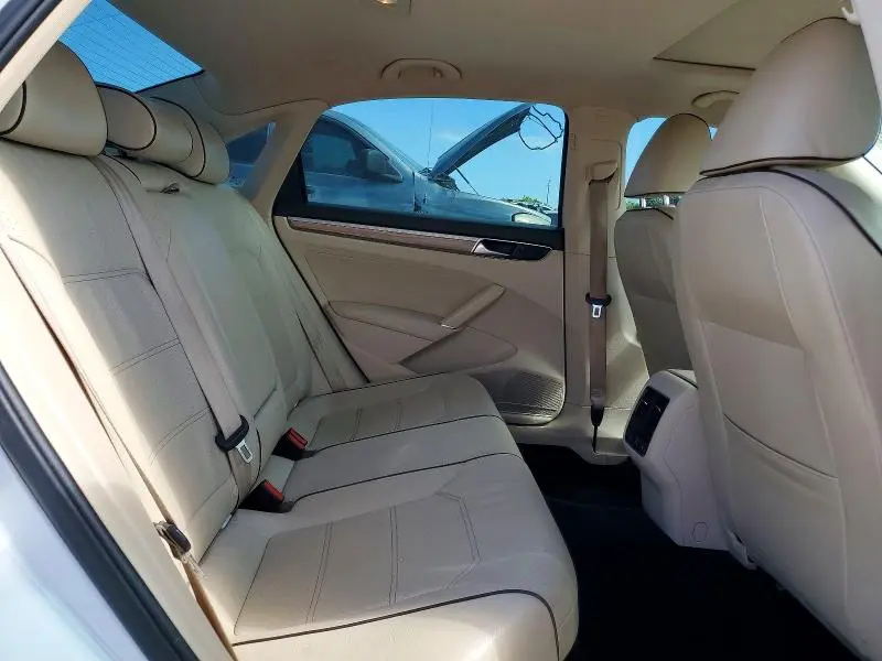 2016 VOLKSWAGEN PASSAT SE  