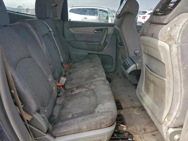 2014 CHEVROLET TRAVERSE LS  