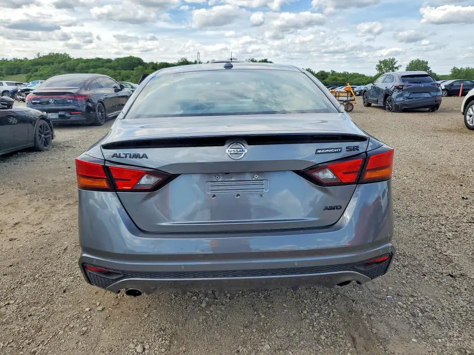 2022 NISSAN ALTIMA SR  