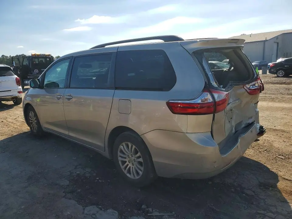 2017 TOYOTA SIENNA   