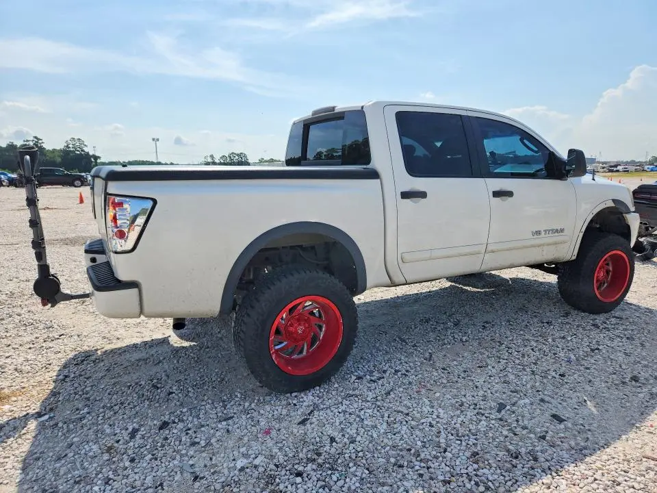 2011 NISSAN TITAN SV  