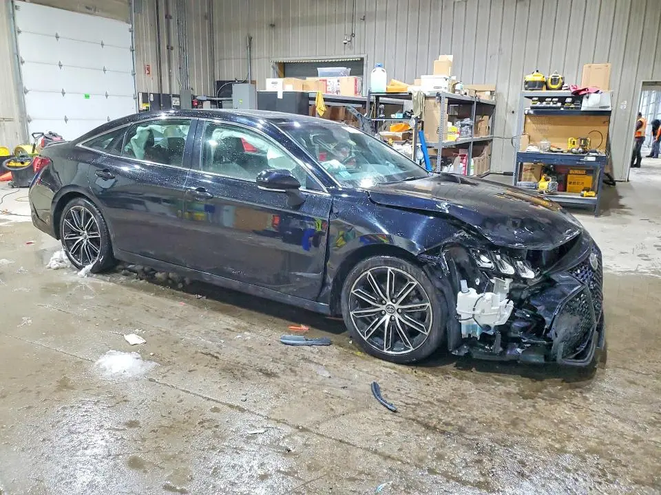 2019 TOYOTA AVALON XSE  