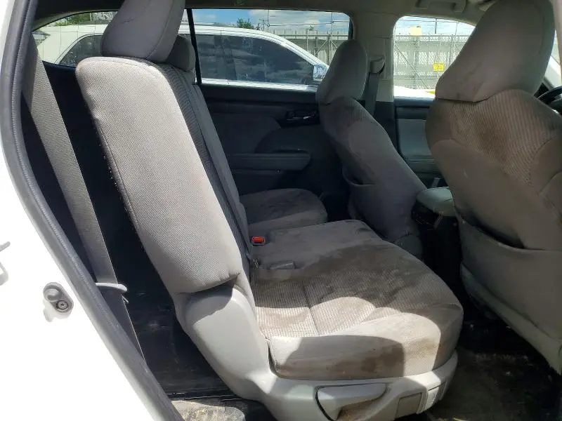 2021 TOYOTA HIGHLANDER LE  