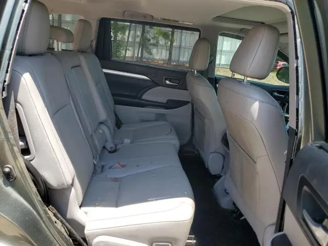 2019 TOYOTA HIGHLANDER SE  