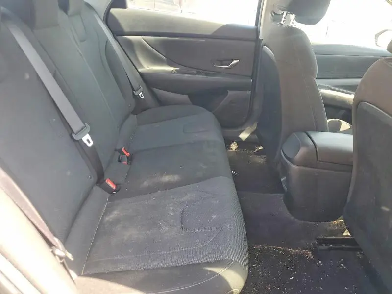 2024 HYUNDAI ELANTRA SE  