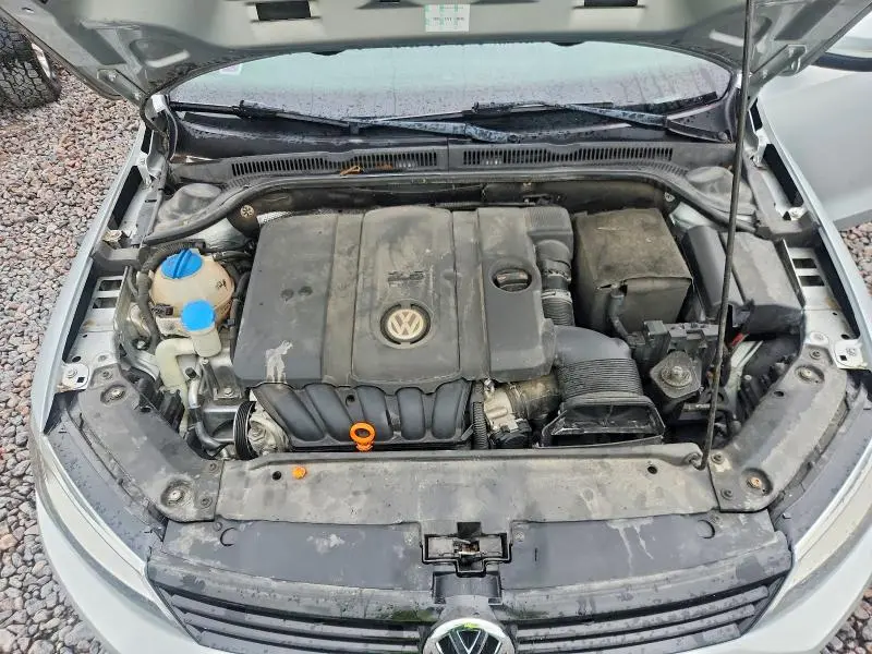 2011 VOLKSWAGEN JETTA SE  