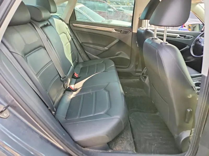 2016 VOLKSWAGEN PASSAT SE  