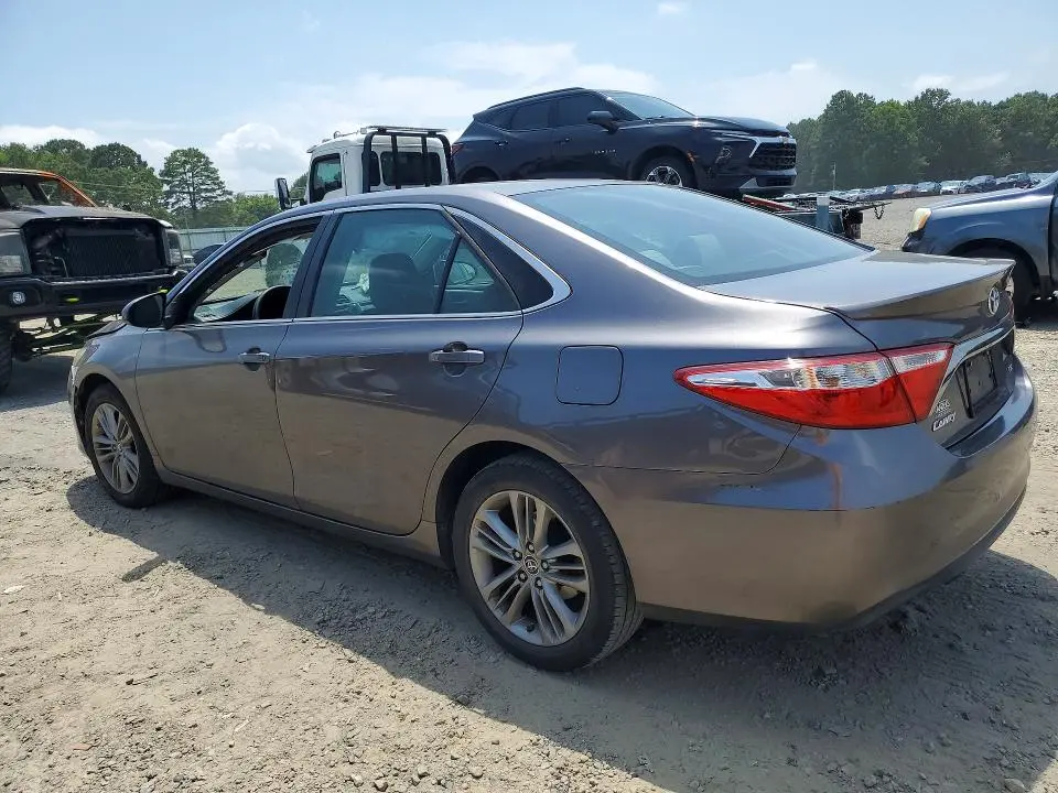 2015 TOYOTA CAMRY SE  