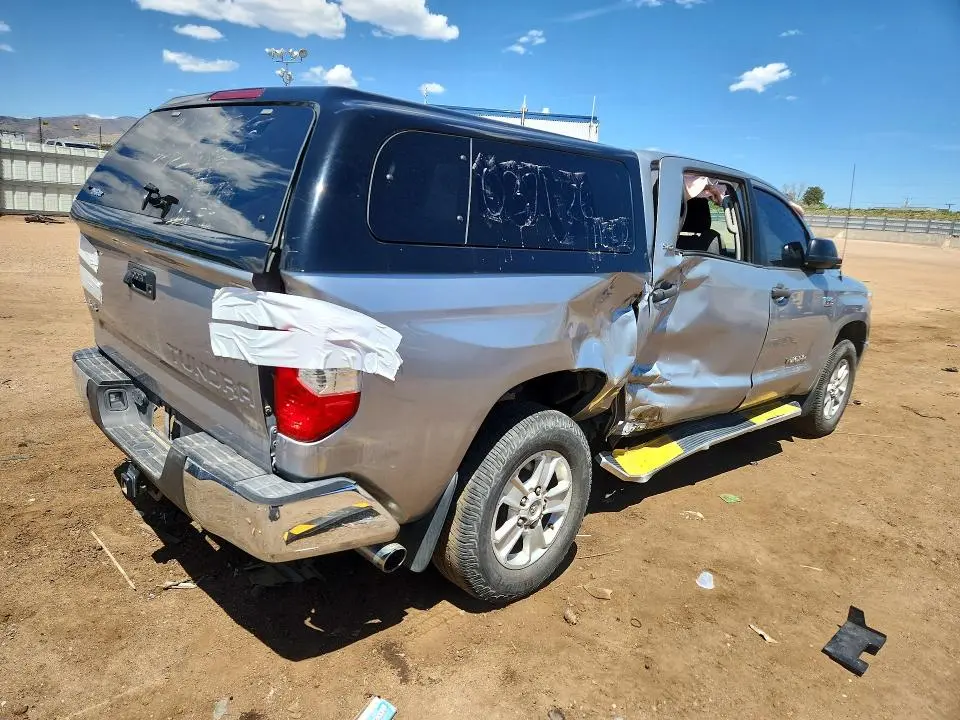 2017 TOYT TUNDRA SR5   