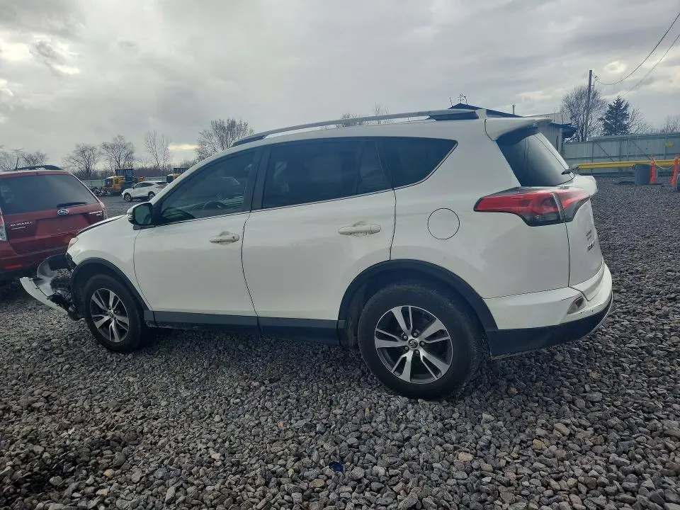 2018 TOYOTA RAV4 XLE  