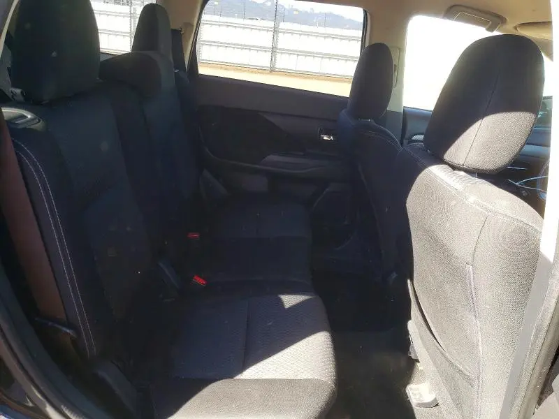 2018 MITSUBISHI OUTLANDER SE  