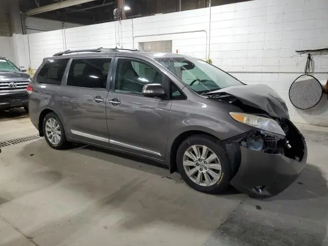 2013 TOYOTA SIENNA XLE  