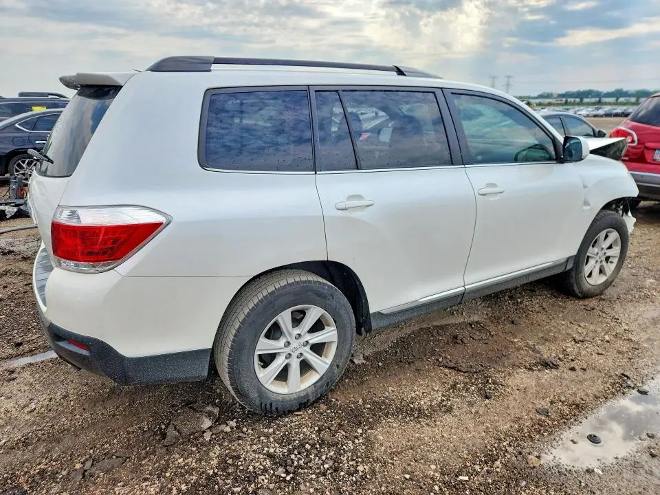 2012 TOYOTA HIGHLANDER SE  