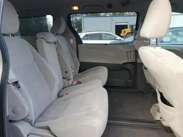 2015 TOYOTA SIENNA LE  