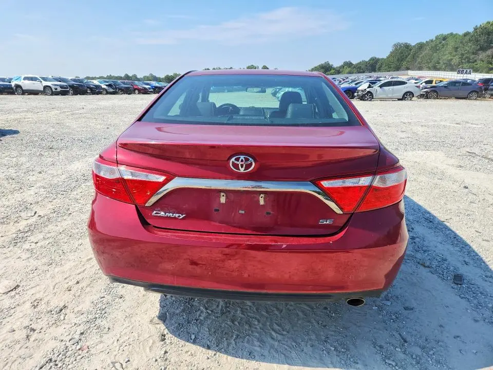2015 TOYOTA CAMRY SE  