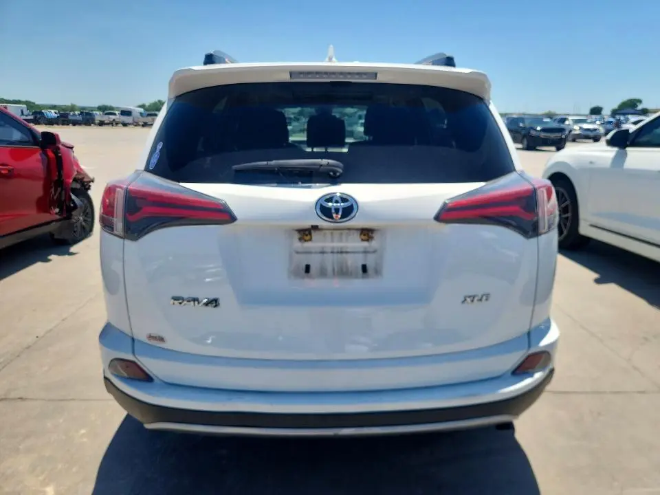 2018 TOYOTA RAV4 XLE  