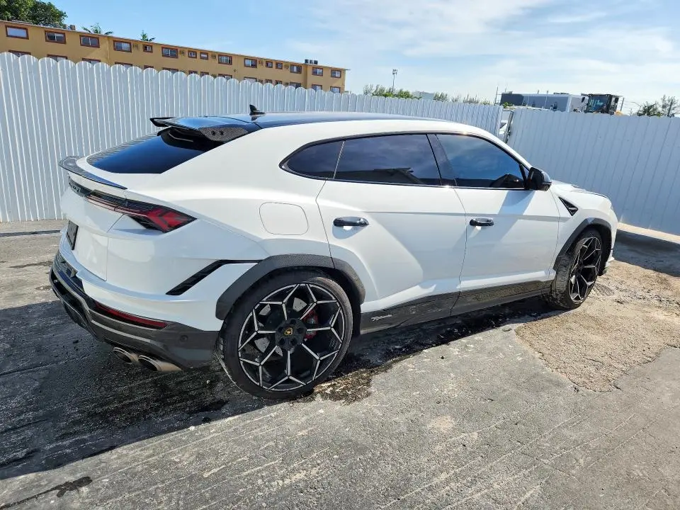 2024 LAMBORGHINI URUS PERFORMANTE  