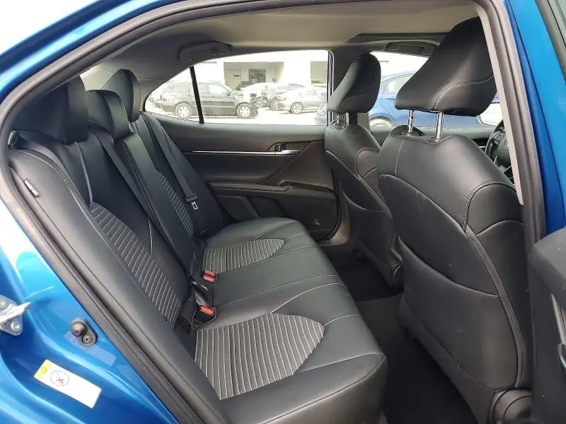 2019 TOYOTA CAMRY SE  