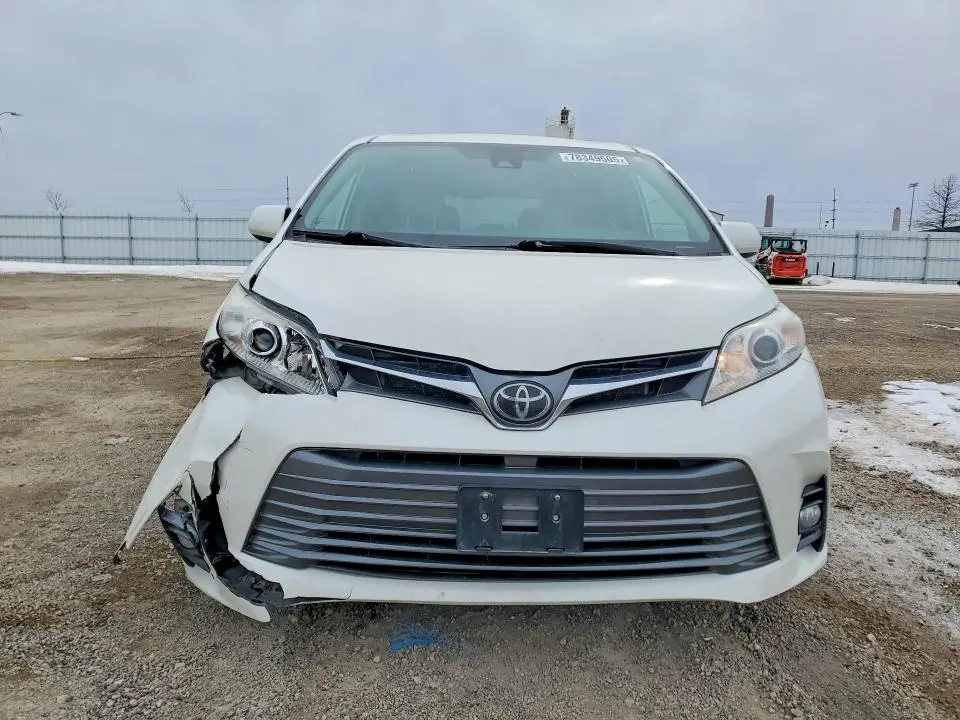 2019 TOYOTA SIENNA XLE 8-PASSENGER  