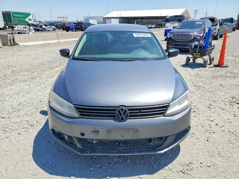2011 VOLKSWAGEN JETTA BASE  