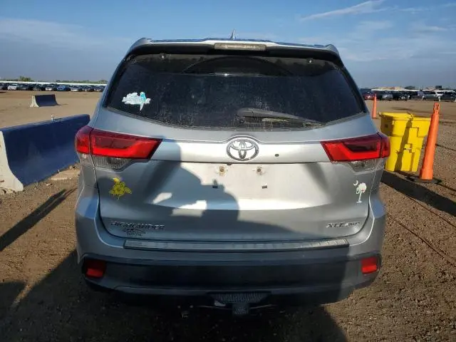 2018 TOYOTA HIGHLANDER SE  