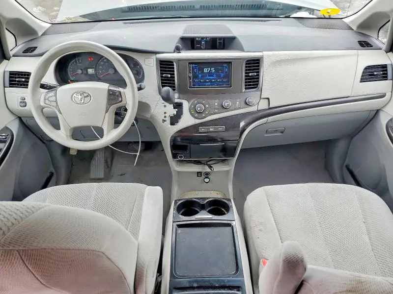 2011 TOYOTA SIENNA LE 8-PASSENGER  