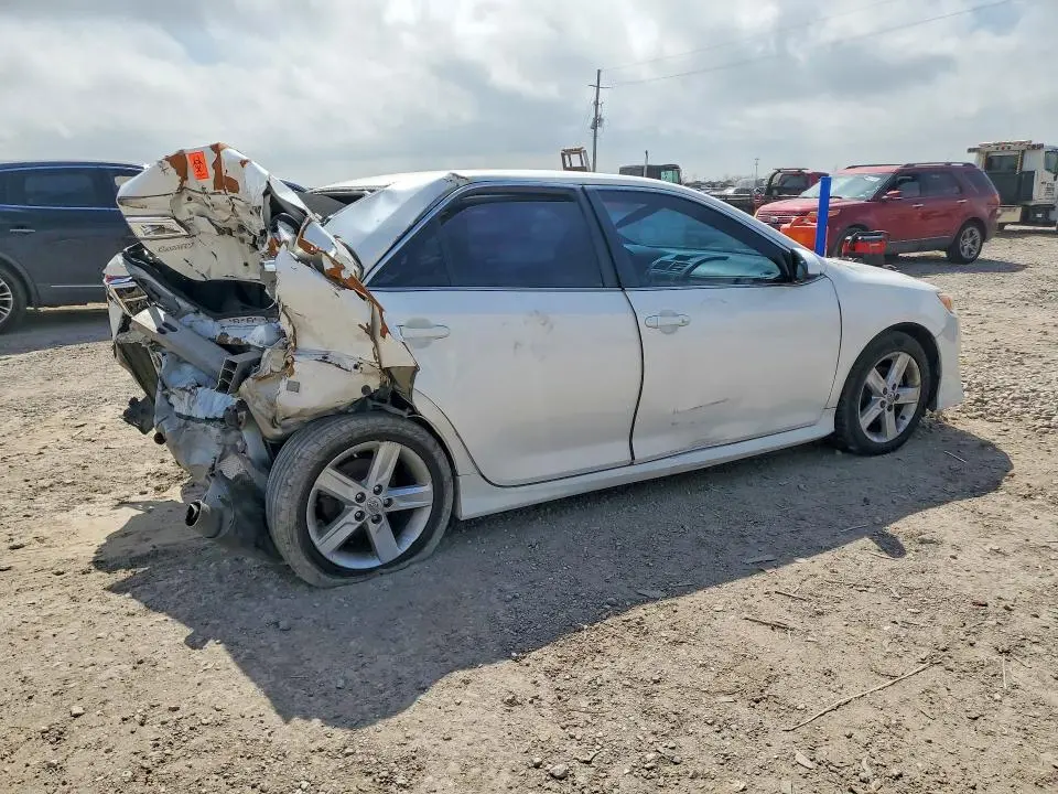 2014 TOYOTA CAMRY SE  