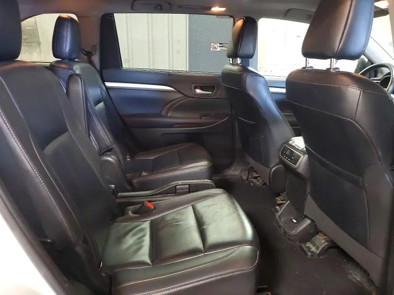 2019 TOYOTA HIGHLANDER XLE  