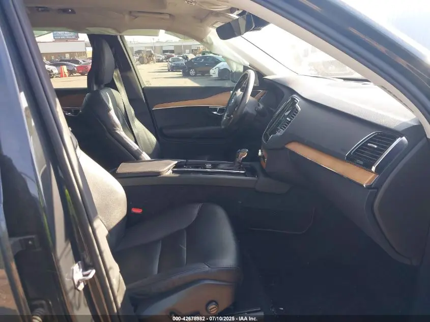 2021 VOLVO XC90 T6 MOMENTUM 7 PASSENGER