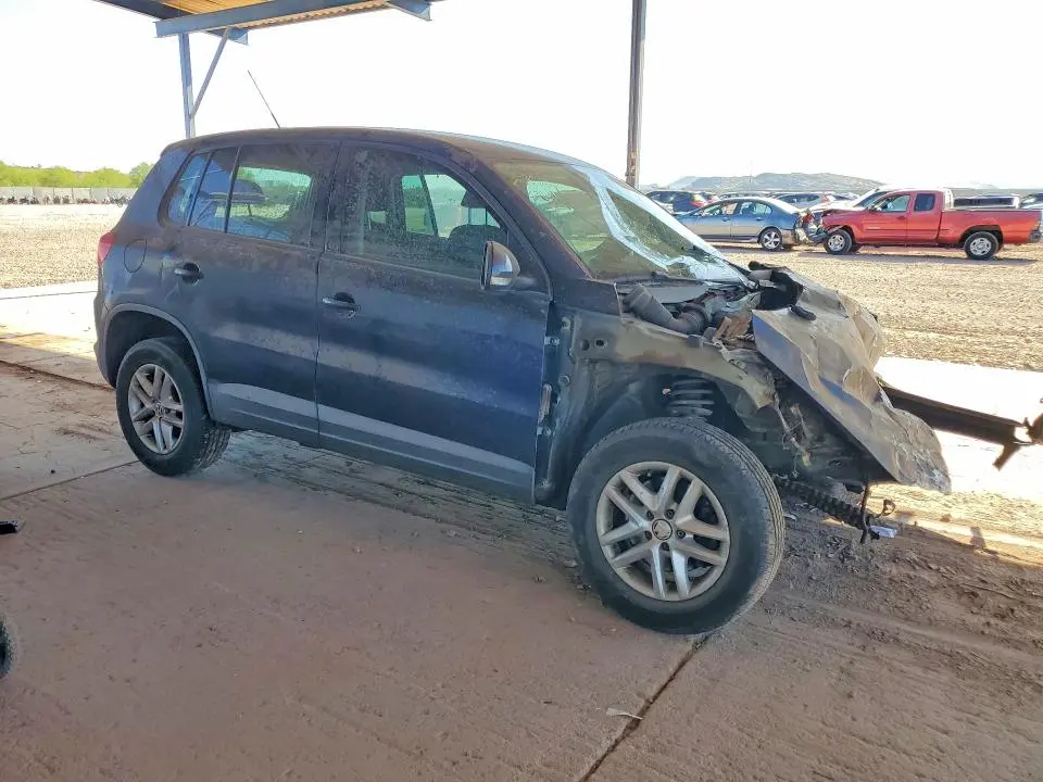 2011 VOLKSWAGEN TIGUAN S  