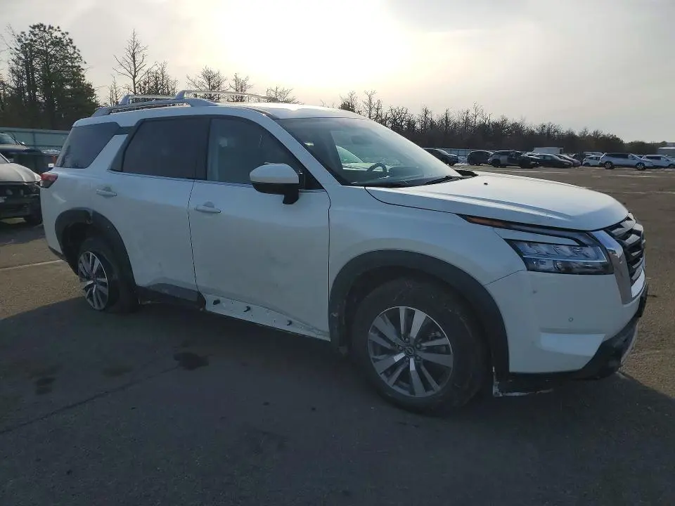 2023 NISSAN PATHFINDER SL  