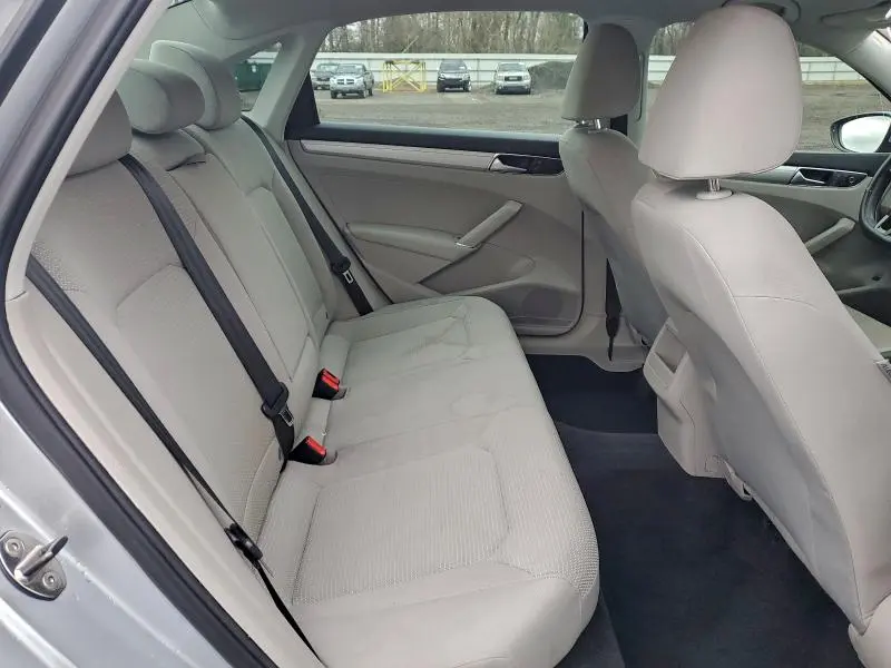 2016 VOLKSWAGEN PASSAT S  